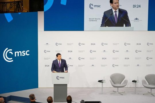 Αυταρχικό μενού Τραμπ με γλυκό από τον Ρούμπιο